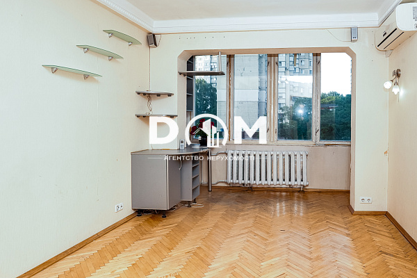 Продаж 2-кімнатна . Тулузи,26.