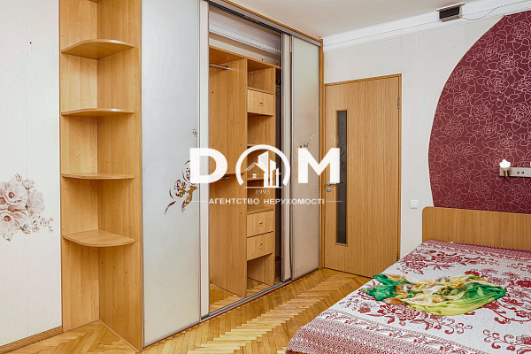 Продаж 2-кімнатна . Тулузи,26.